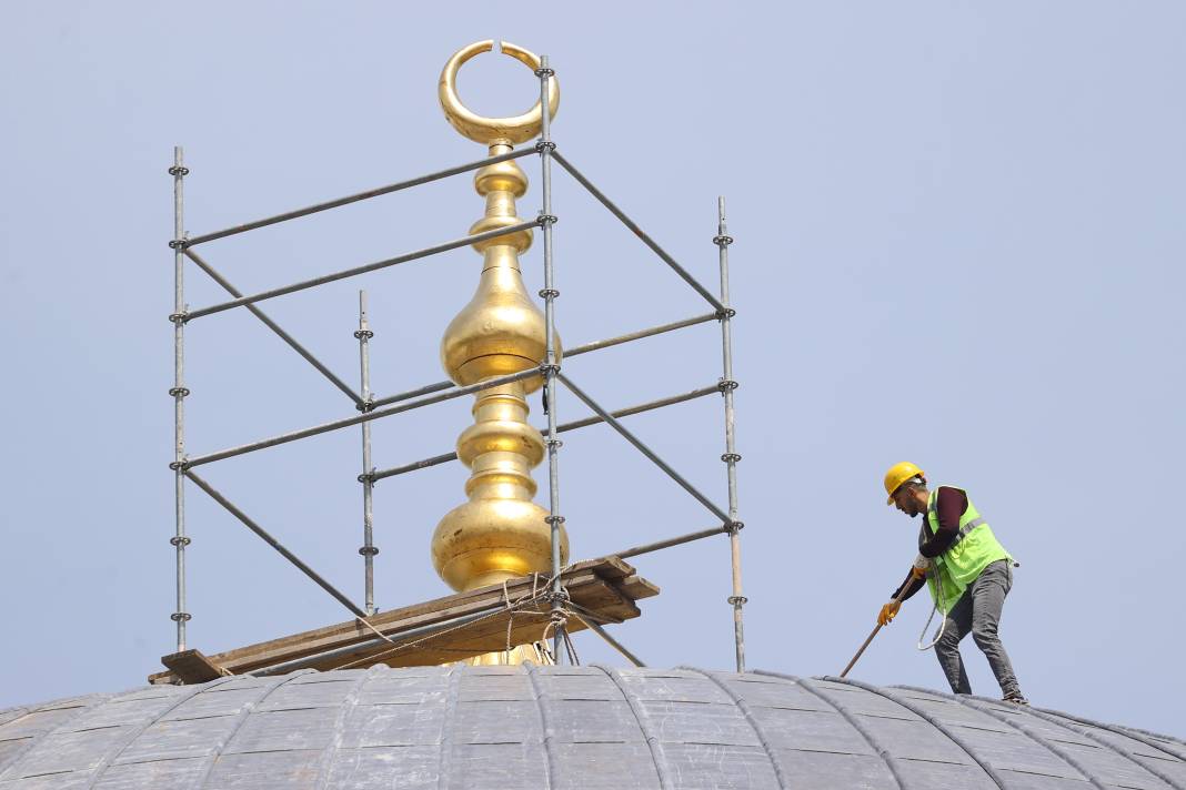 Selimiye Camisi'nin ana kubbe aleminin montajı tamamlandı 8